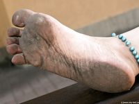 Feet - Daria - 2010-08-20 Evening barefoot stroll