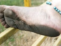 Feet - Daria - 2010-08-20 Evening barefoot stroll