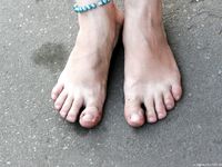 Feet - Daria - 2010-08-20 Evening barefoot stroll
