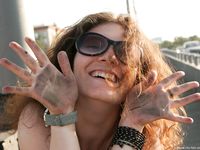 Feet - Daria - 2010-08-20 Evening barefoot stroll