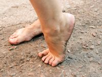 Feet - Daria - 2010-08-20 Evening barefoot stroll