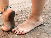Feet - Daria - 2010-08-20 Evening barefoot stroll