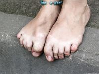 Feet - Daria - 2010-08-20 Evening barefoot stroll