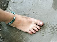 Feet - Daria - 2010-08-20 Evening barefoot stroll