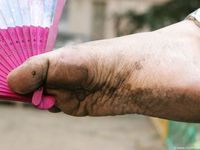 Feet - Daria - 2010-08-20 Evening barefoot stroll