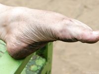 Feet - Daria - 2010-08-20 Evening barefoot stroll