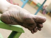 Feet - Daria - 2010-08-20 Evening barefoot stroll