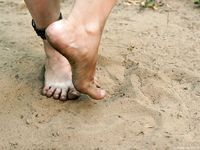 Feet - Daria - 2010-08-20 Evening barefoot stroll