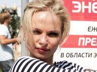 Feet - Daria C - 2012-01-22 Girl in zebra dress