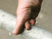 Feet - Daria E - 2012-10-31 Barefoot office girl