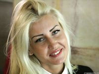 Feet - Daria E - 2012-10-31 Barefoot office girl