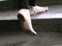 Feet - Daria E - 2012-10-31 Barefoot office girl