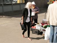 Feet - Daria E - 2012-10-31 Barefoot office girl