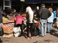 Feet - Daria E - 2012-10-31 Barefoot office girl