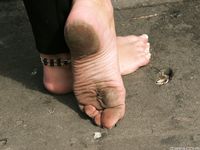 Feet - Daria E - 2012-10-31 Barefoot office girl