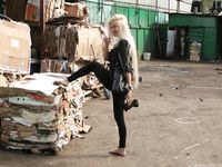 Feet - Daria E - 2012-10-31 Barefoot office girl