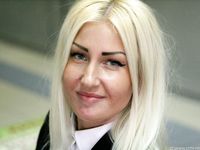 Feet - Daria E - 2012-10-31 Barefoot office girl