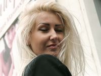 Feet - Daria E - 2012-10-31 Barefoot office girl