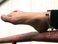 Feet - Daria E - 2012-10-31 Barefoot office girl