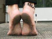 Feet - Daria E - 2012-10-31 Barefoot office girl