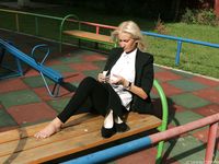 Feet - Daria E - 2012-10-31 Barefoot office girl