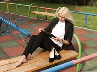 Feet - Daria E - 2012-10-31 Barefoot office girl