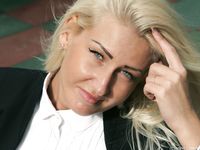 Feet - Daria E - 2012-10-31 Barefoot office girl