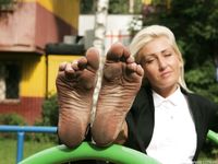 Feet - Daria E - 2012-10-31 Barefoot office girl