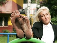Feet - Daria E - 2012-10-31 Barefoot office girl