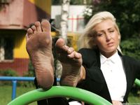 Feet - Daria E - 2012-10-31 Barefoot office girl