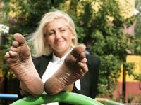 Feet - Daria E - 2012-10-31 Barefoot office girl