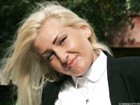 Feet - Daria E - 2012-10-31 Barefoot office girl