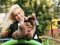 Feet - Daria E - 2012-10-31 Barefoot office girl