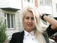 Feet - Daria E - 2012-10-31 Barefoot office girl