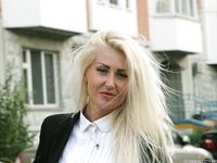 Feet - Daria E - 2012-10-31 Barefoot office girl