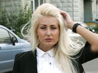 Feet - Daria E - 2012-10-31 Barefoot office girl