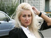 Feet - Daria E - 2012-10-31 Barefoot office girl