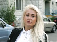 Feet - Daria E - 2012-10-31 Barefoot office girl