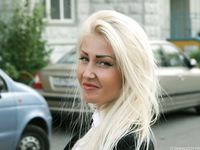 Feet - Daria E - 2012-10-31 Barefoot office girl