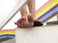 Feet - Daria F - 2013-11-22 Slender beauty in shorts