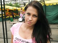 Feet - Daria F - 2013-11-22 Slender beauty in shorts