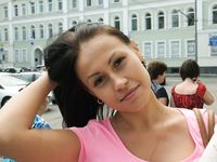 Feet - Daria F - 2013-11-22 Slender beauty in shorts