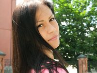 Feet - Daria F - 2013-11-22 Slender beauty in shorts