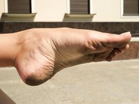 Feet - Daria F - 2013-11-22 Slender beauty in shorts