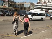 Feet - Daria G + Unknown ginger beauty - 2014-09-18 Barefoot beauty with her friend