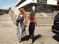 Feet - Daria G + Unknown ginger beauty - 2014-09-18 Barefoot beauty with her friend