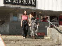 Feet - Daria G + Unknown ginger beauty - 2014-09-18 Barefoot beauty with her friend