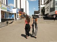 Feet - Daria G + Unknown ginger beauty - 2014-09-18 Barefoot beauty with her friend