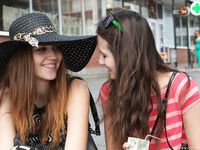 Feet - Daria G + Unknown ginger beauty - 2014-09-18 Barefoot beauty with her friend