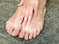 Feet - Daria G + Unknown ginger beauty - 2014-09-18 Barefoot beauty with her friend